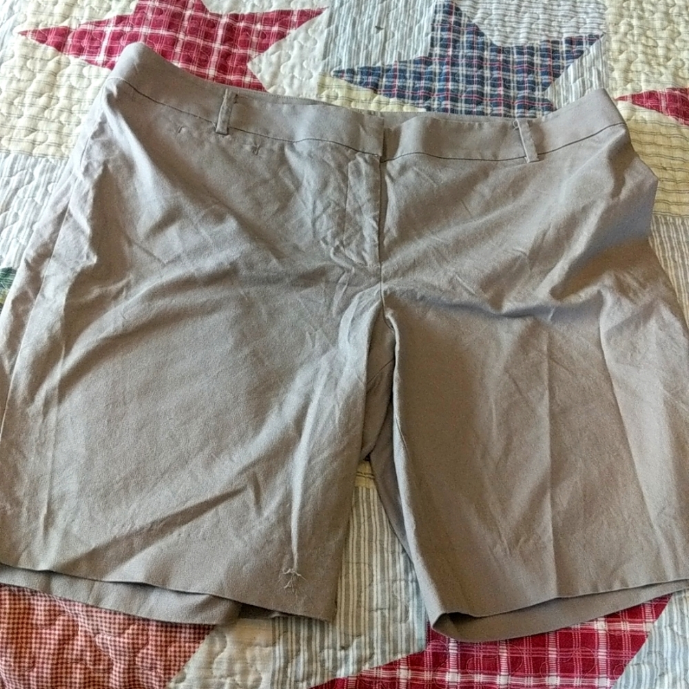 Loft short size 16 khaki
